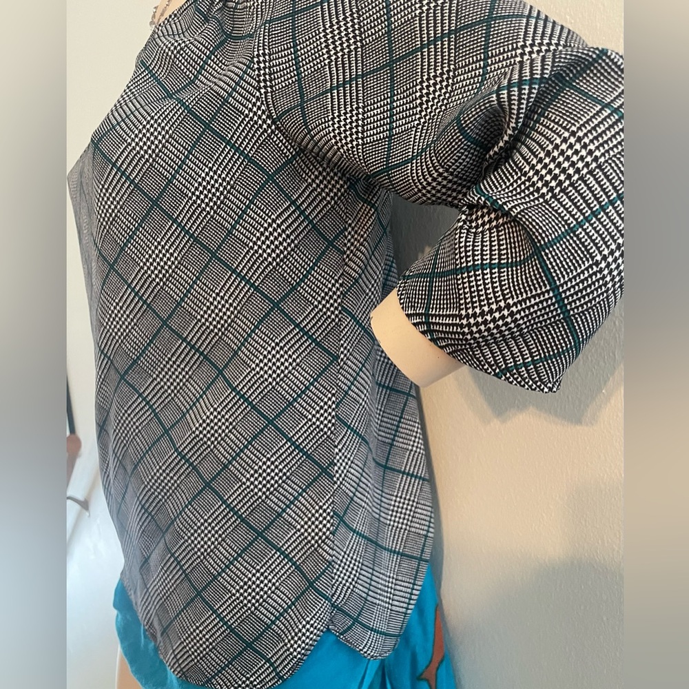 The Limited 3/4 plaid top - Picture 3 of 6